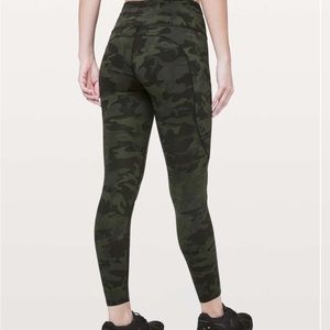 Lululemon Fast & Free Tight II Nulux 25"
Incognito Camo Multi Gator Green size 4